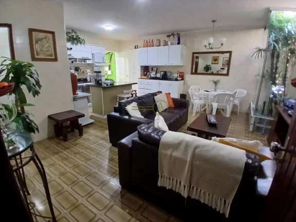 Imagem Sobrado lado praia, com churrasqueira e 4 apartamentos individuais à venda