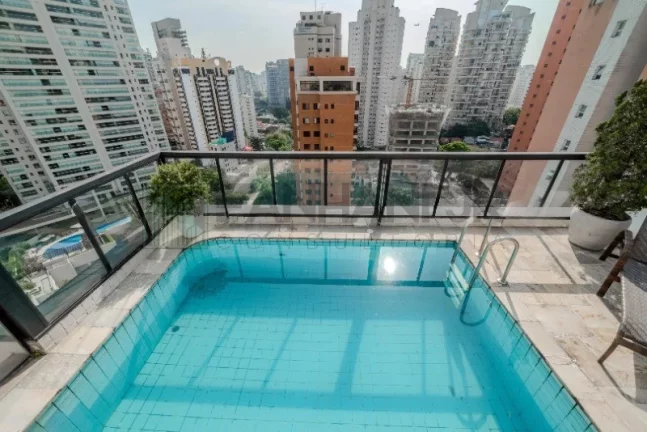 Imagem Cobertura duplex com piscina na Vila Nova Conceição: 3 quartos, 3 suítes, 3 salas, 5 banheiros, 4 vagas e 241m² de sofisticação em São Paulo-SP.