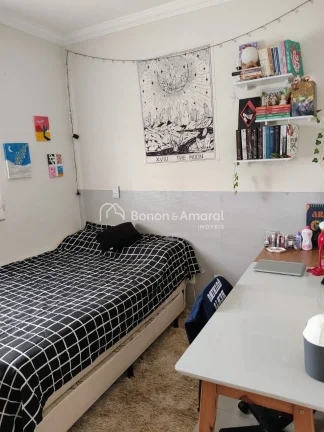 Imagem Aconchegante apartamento com excelente projeto de iluminação e rico em armários. O living para do...