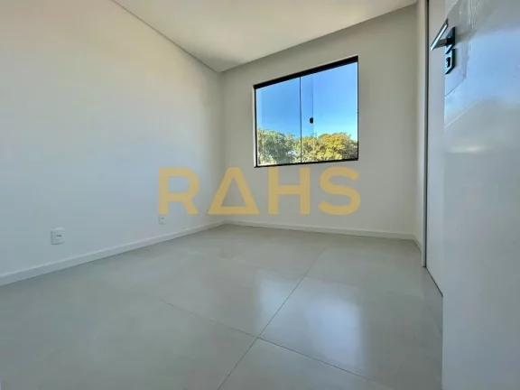 Imagem Linda casa recém construída com 1 suíte e 2 quartos, sacada com churrasqueira e 2 vagas de garage...