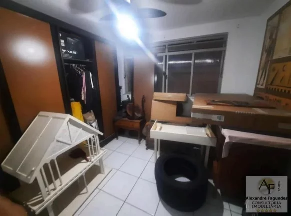 Imagem Casa Comercial para Venda em Goiânia, SETOR AEROPORTO, 4 dormitórios, 1 suíte, 3 banheiros, 3 vagas