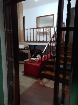 Imagem Casa Sobrado Mairiporã - 345M², 3 Dorms, 4 Vagas, Piscina, Churrasqueira, Varanda, Lareira, Banheiro.