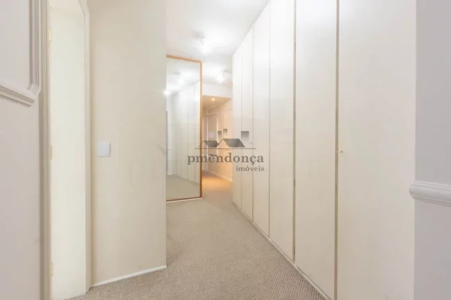 Imagem Apartamento amplo, com piso de tábuas largas de ipê, terraço, living para 02 ambientes, lavabo, a...
