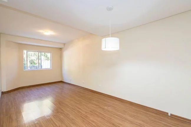 Imagem Sobrado à Venda – Santo Inácio, Curitiba | 3 Quartos e 3 Vagas