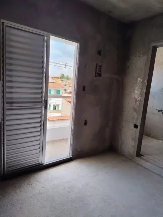 Imagem Sobrado de Luxo à Venda em Santo André-SP no Bairro Jardim Las Vegas: 3 Quartos, 1 Suíte, 3 Banheiros, 2 Vagas, 185 m².