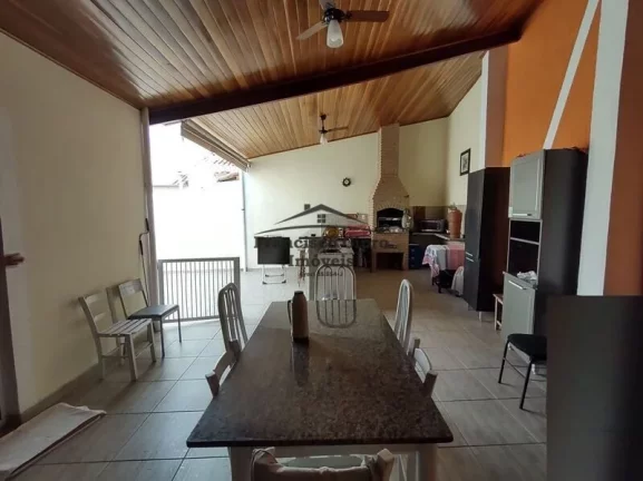 Imagem Casa à venda no bairro Jardim Aeroporto - Guaratinguetá/SP