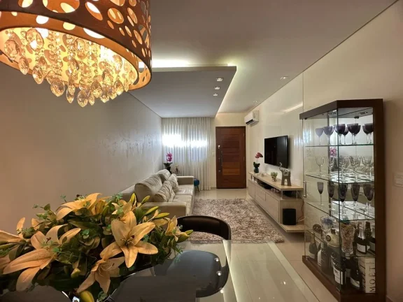 Imagem Sobrado Reformado e Decorado em Condomínio Exclusivo - Com mobília