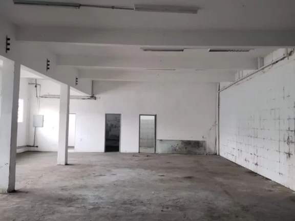 Imagem Aluguel de Galpão Comercial de 996m² em Santo André-SP, Bairro Campestre, 5 Banheiros Inclusos!