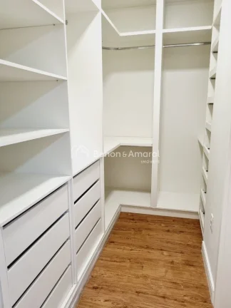 Imagem Sobrado com 3 quartos (todos suítes planejadas, ar condicionado e máster com closet) e escritório...