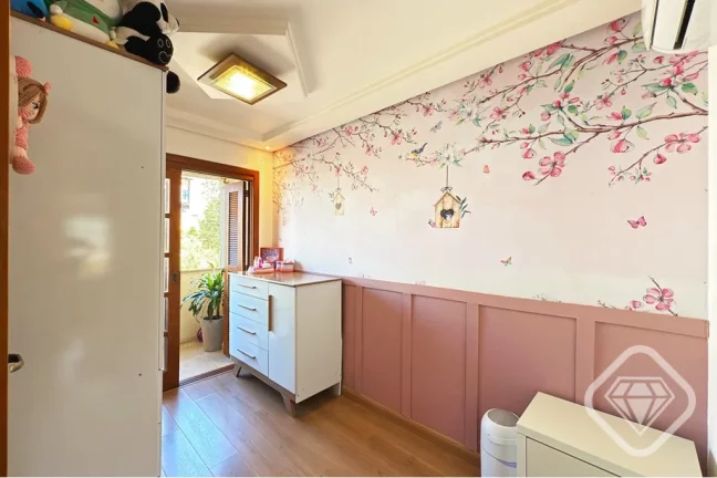 Imagem Casa 4 dormitórios (2 suítes) - Espaço gourmet - Spa com hidromassagem - Rua tranquila e sem saí...