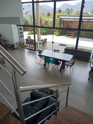 Imagem MARAVILHOSA CASA ASSOBRADA COM 4 DORMITÓRIOS EM CONDOMÍNIO FECHADO!