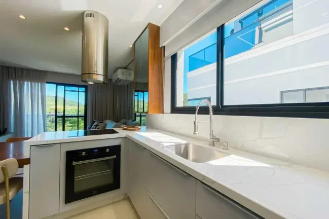 Imagem Apartamento mobiliado com 3 dormitórios sendo 2 suítes a 350m da Praia | Gov Celso Ramos/SC