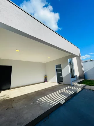 Imagem Casa com 3 quartos, sendo 01 suíte, 154 m², à venda por R$ 700.000