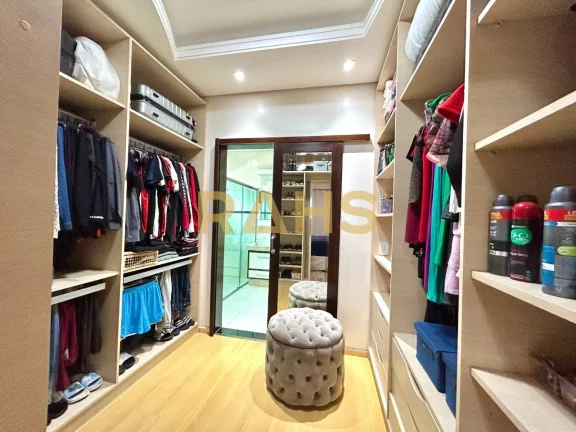 Imagem Ótima casa averbada localizada no bairro Floresta em Joinville, próximo a rua Farroupilha. Conta c...