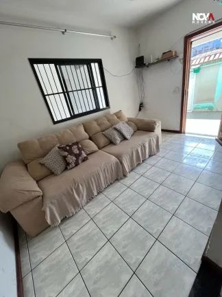 Imagem Explore essa encantadora casa à venda no bairro IBES, em Vila Velha. Com área total de 298 m², el...