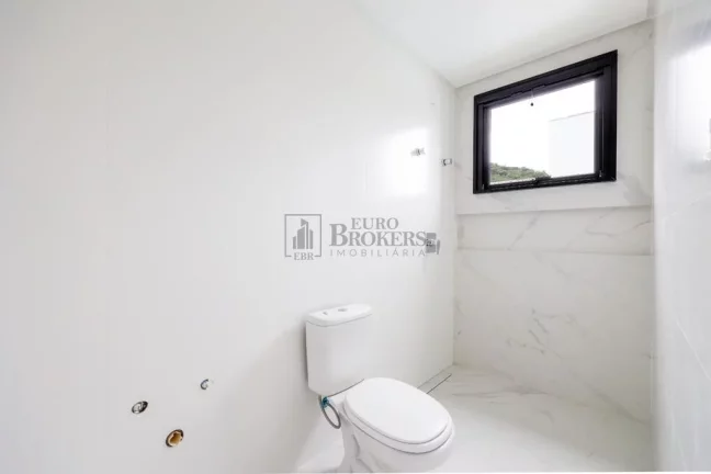 Imagem Casa com 4 suítes e 4 vagas à venda no condomínio Caledônia em Camboriú/SC