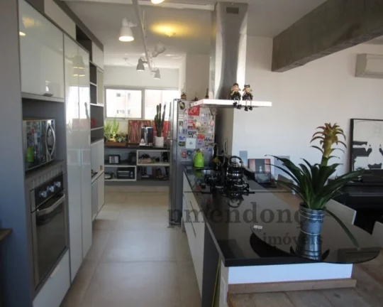 Imagem Descrição do Imóvel Apartamento amplo com 3 dormitórios sendo que 01 foi aberto para closet, 02 ...
