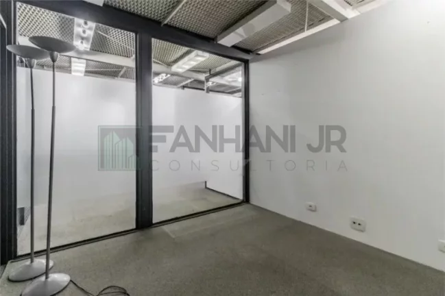 Imagem Excelente Casa Comercial para Locação em São Paulo-SP, Jardim Paulista: 15 Salas, 8 Banheiros, 8 Vagas de Garagem, 1.033m².