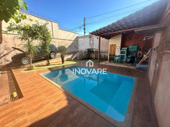 Imagem Casa com 3 dormitórios à venda, 265 m² por R$ 700.000,00 - Village Imperial - Itumbiara/GO
