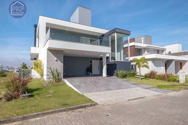 Imagem Casa Alto Padrão 4 dormitórios!