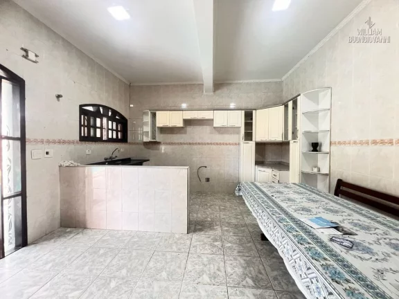 Imagem Sobrado com Piscina e Área Gourmet – 3 Dorms | 384m² de Terreno | R$ 879.000