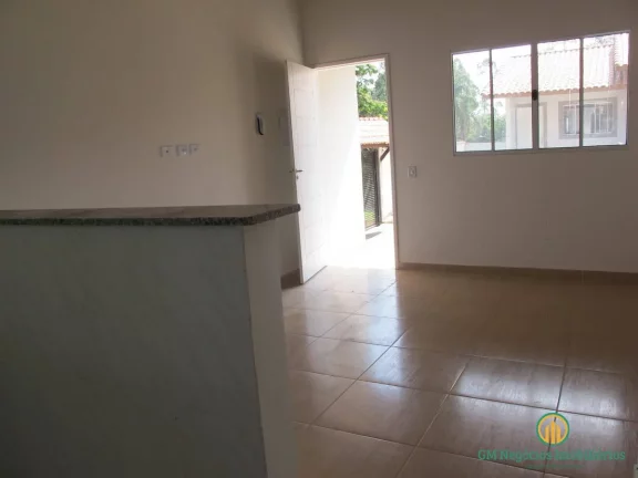 Imagem Linda casa térrea 3 dormitórios sendo 1 suíte com pisos quintal e 2 vgs