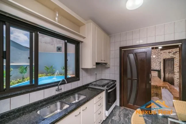 Imagem Sobrado com Piscina e 5 quartos
