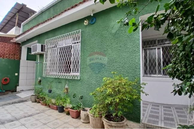 Imagem casa à venda com 2 quartos, 243 m² em Cascadura, Rio de Janeiro.