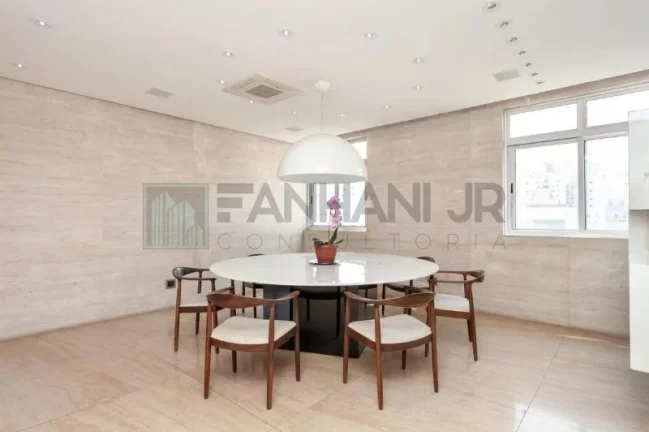 Imagem Cobertura no Jardins: 3 quartos, 1 suíte, 4 salas, 4 banheiros, 3 vagas - São Paulo-SP - 550m²!