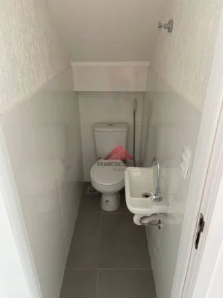 Imagem Venha morar em uma bela casa em pequeno condomínio a 3 minutos da Praia das Flechas.