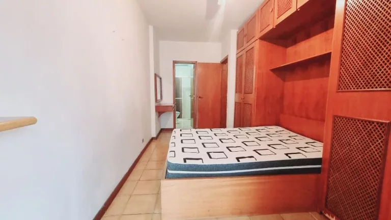 Imagem PITANGUEIRAS - LOCALIZAÇÃO PRIVILEGIADA, UMA QUADRA DA PRAIA, CONDOMÍNIO BAIXO, 02 VAGAS DE GARAGEM NO PRÉDIO.