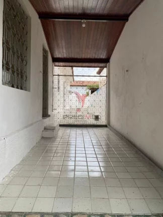 Imagem Vende-se casa com localização excelente no Miramar
