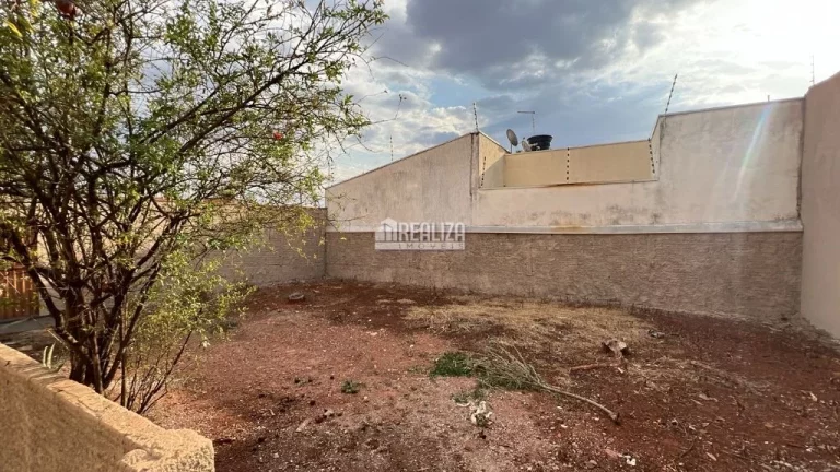 Imagem Casa de 3 quartos para alugar em Uberaba - Conjunto Pontal