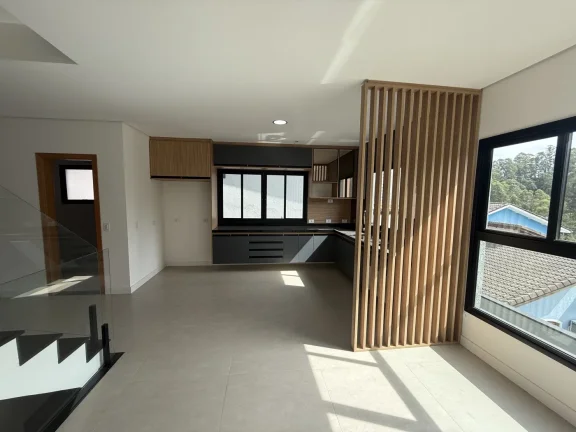 Imagem Casa à Venda com Piscina e Planejada na Cozinha em Cajamar