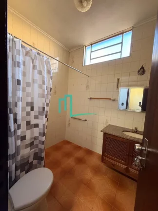 Imagem Casa à venda em Franca-SP, bairro Santo Agostinho: 03 quartos, 1 suíte, 1 sala, 3 banheiros, 2 vagas, 166 m². Venha conferir!