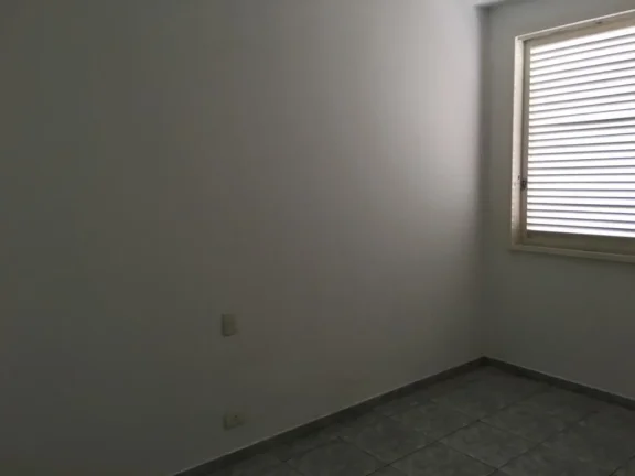 Imagem Casa Central, Venda ou Locação. Residencial/Comercial. Garagem para 3 carros, sala para 2 ambiente...