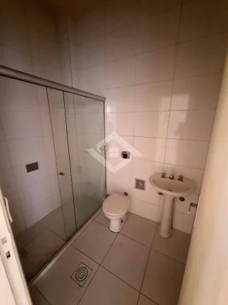 Imagem Vende Apartamento, Tijuca em frente ao Shopping 2 quartos, 64m2, sem vaga.
