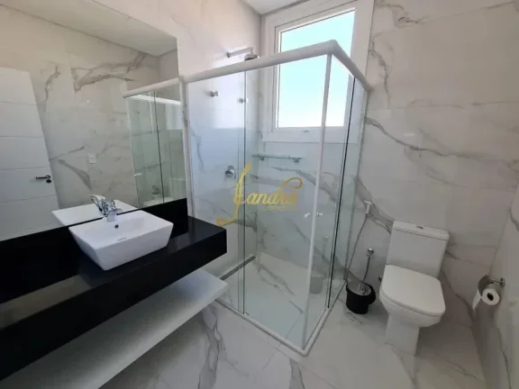 Imagem Sobrado finamente mobiliado e decorado beira de lago