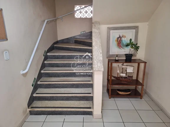 Imagem Imperdível oportunidade, apartamento de 2 quartos sem mobília na rua mais desejada do Guarujá-SP - 65m² - 1 vaga de garagem
