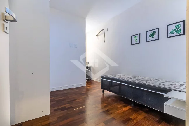 Imagem Apartamento de 2 Quartos para Venda em Copacabana com 80 m²