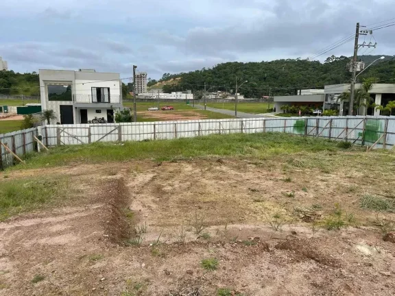 Imagem Terreno no Condomínio Caledônia com 731,09 m2 em Camboriú-SC