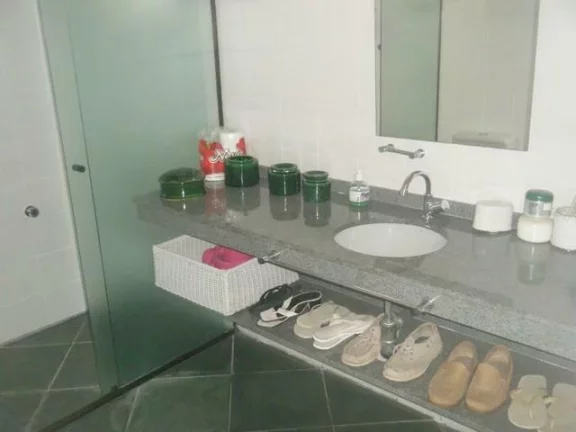 Imagem Praia de Pitangueiras, Lazer Total, 150 Metros Úteis, 100 m do Mar, Alto Padrão, 2 Garagens.