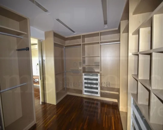 Imagem Apartamento com living amplo para 03 ambientes, terraço com churrasqueira, piso de mármore, sala d...