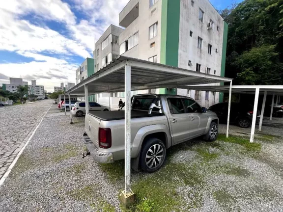 Imagem Apartamento reformado com 2 dormitórios e 1 vaga em condomínio - Camboriú/SC