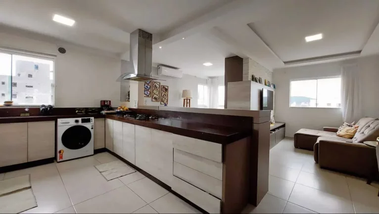 Imagem Apartamento com 3 dormitórios sendo 1 suíte e 2 vagas privativas no bairro Areias em Camboriú