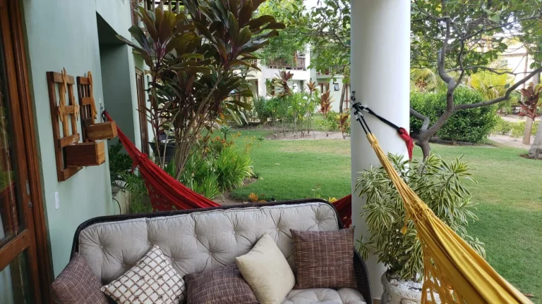 Imagem Apartamento Mobiliado à venda em Imbassaí, Mata de São João - Condomínio com Piscina e Academia