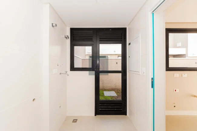 Imagem SANTA FELICIDADE - Sobrado em Condomínio Fechado. 3 suítes. 2 vagas. 160 m² privativos.