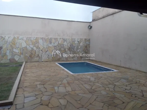 Imagem Aconchegante, moderna e muito bem localizada, esta residência oferece conforto e privacidade, com 4...