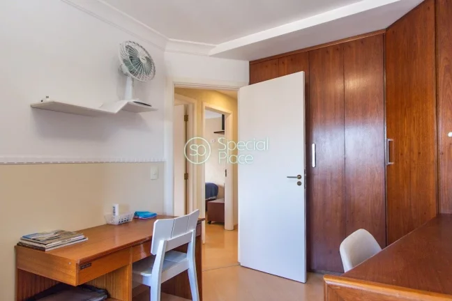 Imagem Excelente apartamento com 78m², andar alto, vista livre, 3 dormitórios, sendo uma suíte, living c...
