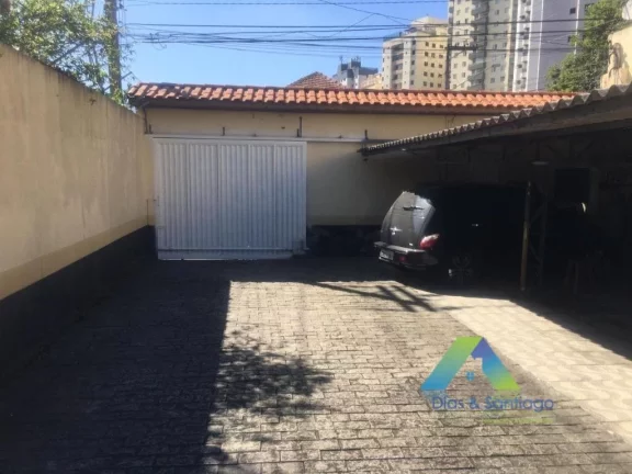 Imagem Ótimo Sobrado com 3 dormitórios, 5 vagas de garagem com amplo espaço em bairro tranquilo com ótima localização.